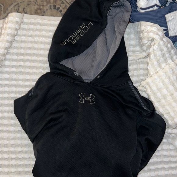 Under Armour Tops - Under armor hoodie